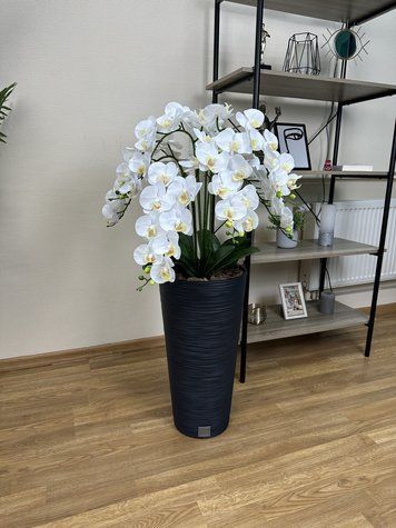 Підлогова композиція з білих штучних латексних орхідей Premium на 9 гілочок у чорному пластиковому кашпо А042 фото