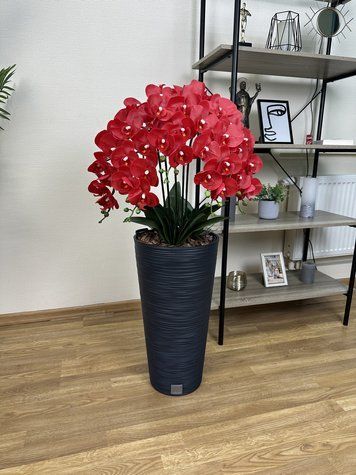 Напольная композиция из красных искусственных латексных орхидей Premium на 5 веточек в черном пластиковом кашпо А043 фото